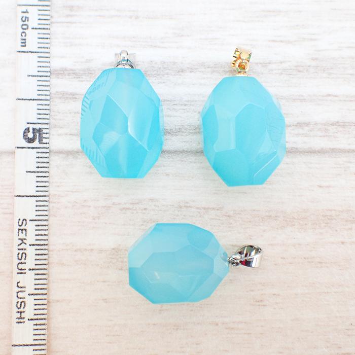 21 シーブルーカルセドニー ラフカット ペンダントトップ 1個