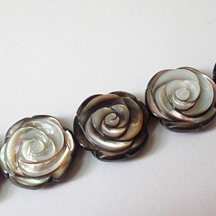 9597 レジン シェル 手染めアクリルビーズ 天然石 ハンドメイド パーツ ビーズ パーツ シェル 1個 薔薇彫り ブラック 両穴 直径約20mm 両面