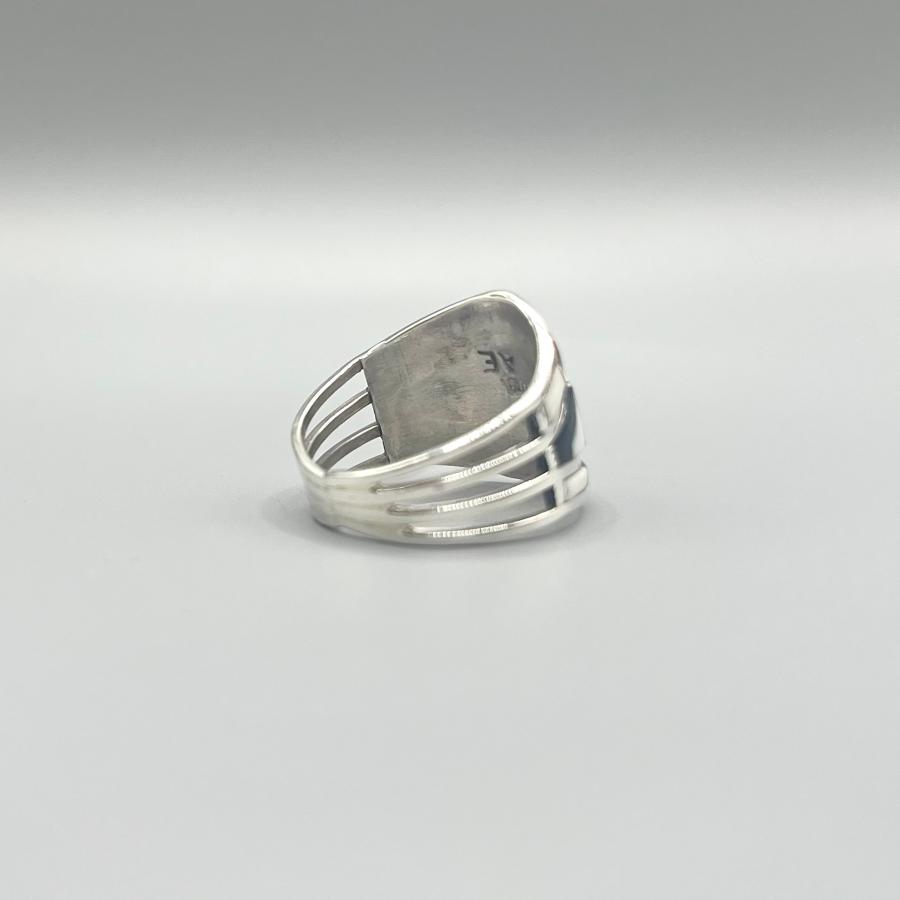 ナバホ族 ホワイトバッファロー シルバーリング　21号　ネイティブアメリカン かっこいいホワイトバッファローのリング インディアンジュエリー