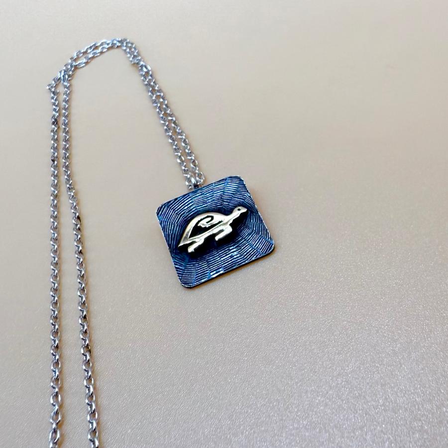 ホピ族　シルバーネックレス　鏃型　中古品　インディアンジュエリー ホピ族 シルバーネックレス 鏃型 中古品 インディアンジュエリー