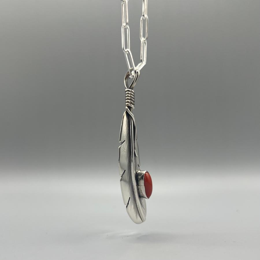 ハーヴィーメイスのフェザーペンダント インディアンジュエリー