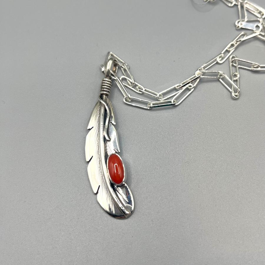 ハーヴィーメイスのフェザーペンダント インディアンジュエリー
