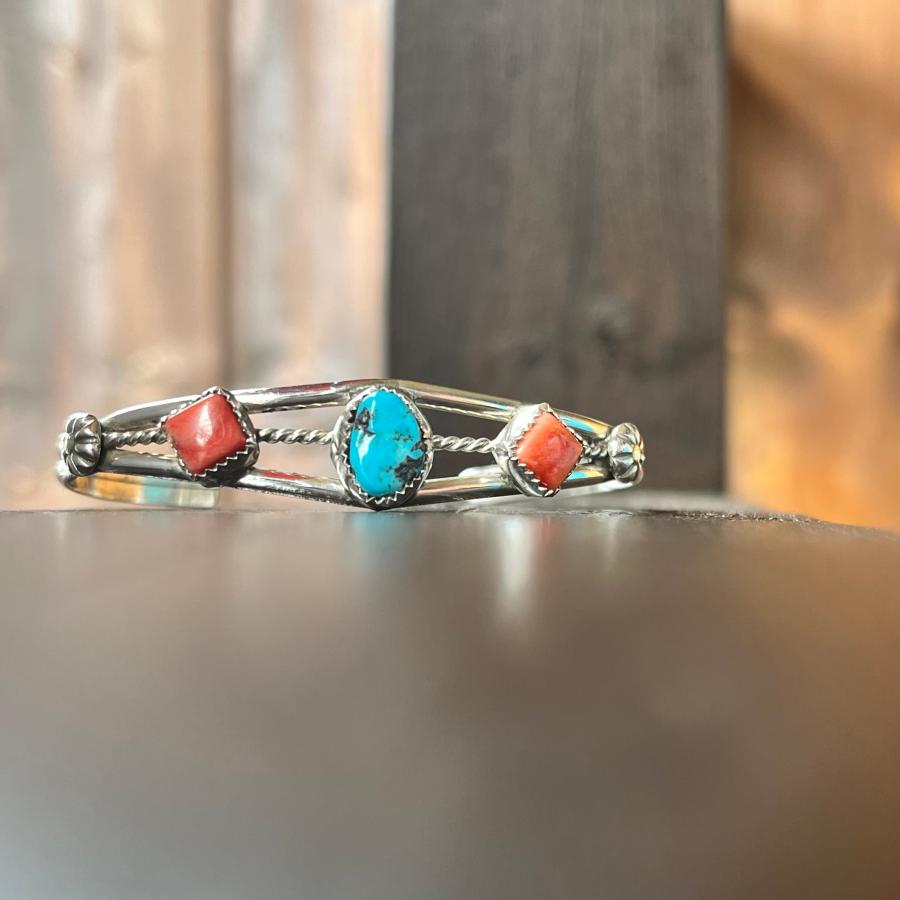 ターコイズとスパイニーオイスターシェルのバングル インディアン