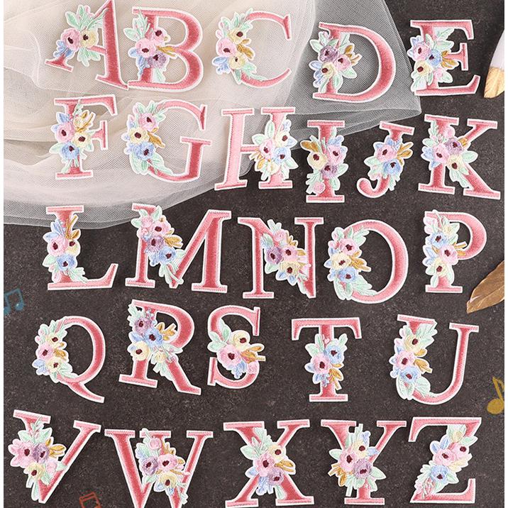 お花が可愛いアルファベットワッペン 大きいサイズ アルファベットアップリケ イニシャルワッペン 文字アイロンワッペン | 