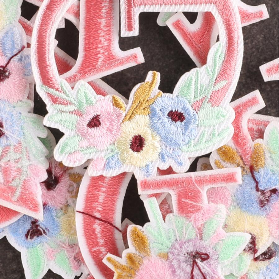 お花が可愛いアルファベットワッペン 大きいサイズ アルファベットアップリケ イニシャルワッペン 文字アイロンワッペン |  | 01