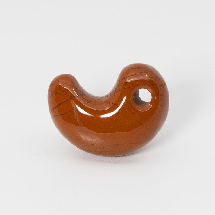 一点もの】勾玉 佐渡赤玉石 18mm【鑑別書付き】 : パスクル - 通販