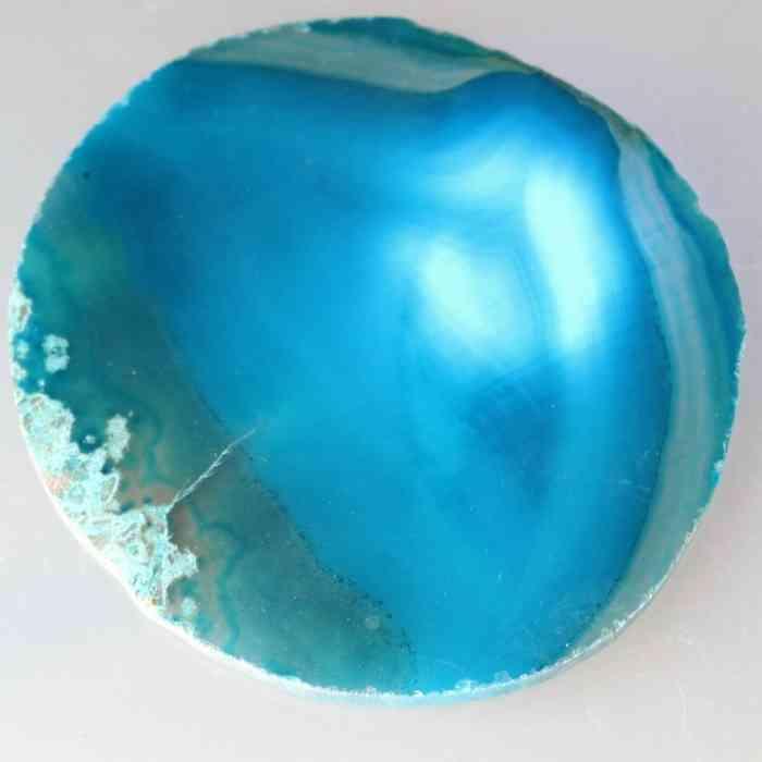 【精神の安定 浄化】高品質☆虹☆瑪瑙プレート☆アゲートパワーストーン原石A793 瑪瑙 アゲートプレート 青 ワンコイン 1枚 天然石 台座 飾り