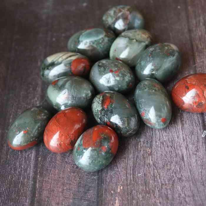 ブラッドストーン ブラッド ストーン アフリカ Sサイズ 1つ 握り石