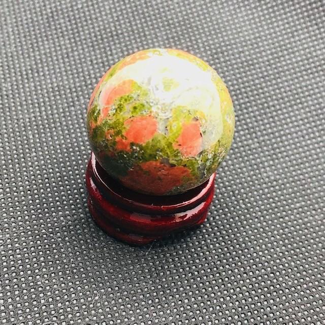 ユナカイト丸玉パワーストーン置物