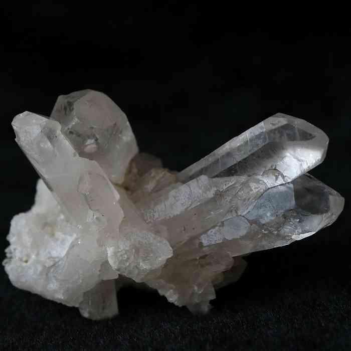 【極上品】ミナスジェライス州　トマスゴンサガ産　水晶クラスター 極上 水晶クラスター トマス・ゴンサガ産 原石 虹 約74g 天然石