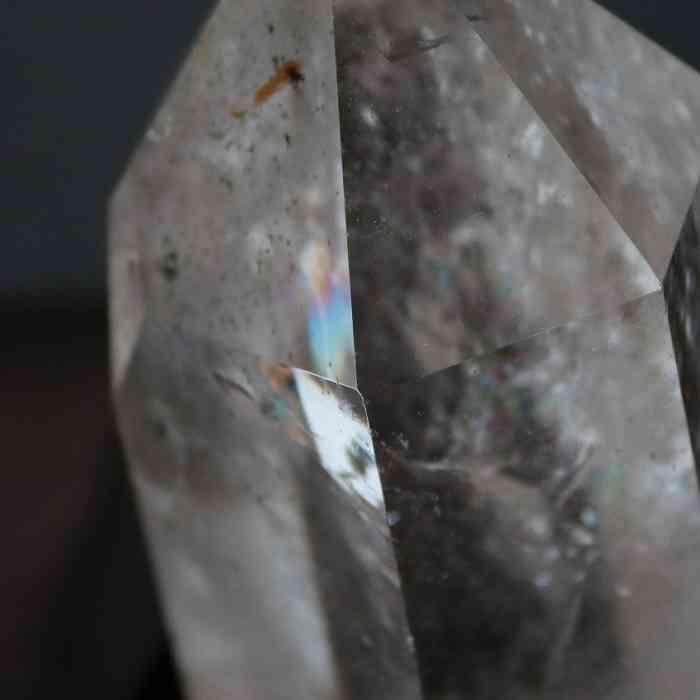 水晶 ポイント 六角柱 虹 台座付き 天然石 浄化 置物 パワーストーン