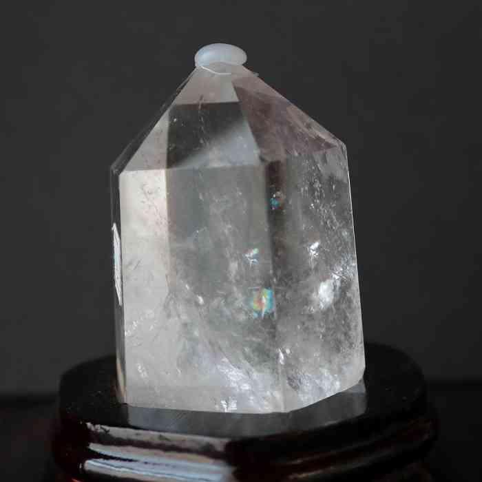 水晶 ポイント 六角柱 虹 台座付き 天然石 浄化 置物 パワーストーン