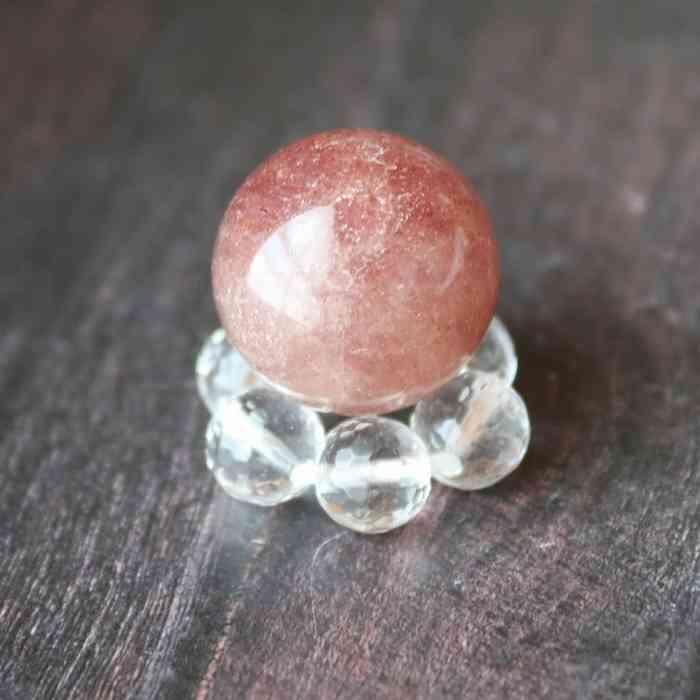 【はち】天然石ストロベリークォーツのスフィア　丸玉　置物NO.101112 はち】天然石ストロベリークォーツのスフィア 丸玉 置物NO.101112 はち