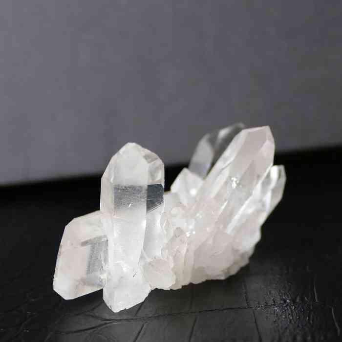 計900g ドラゴンベッド万能の石水晶浄化開運スペシャル 計900g ドラゴンベッド万能の石水晶浄化開運スペシャル