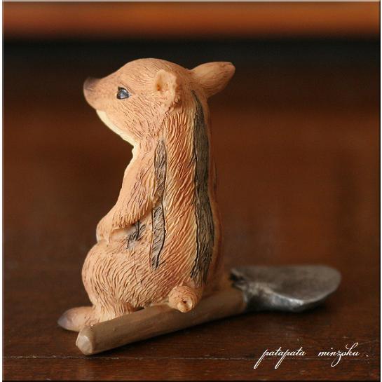 ウリ坊 と スコップ 置物 オブジェ パタミン ディスプレイ イノシシ 猪