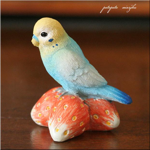 セキセイインコとイチゴ ダイカイ オブジェ インコとフルーツ セキセイインコとイチゴ ダイカイ オブジェ インコとフルーツ