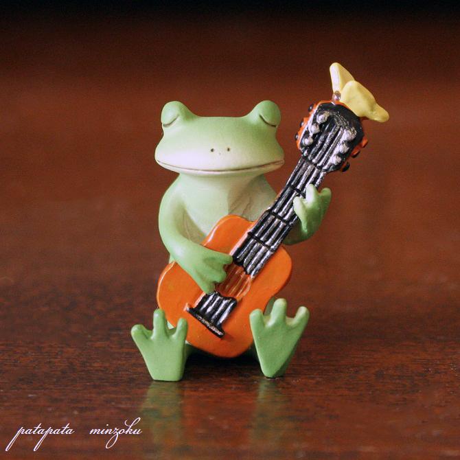Copeau コポー アコースティックギターとカエル 置物 ダイカイ カエル オブジェ ギター 雑貨｜patapataminzoku｜02