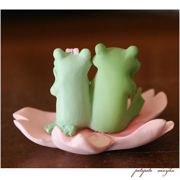 カエルの夫婦　大きいサイズ　インド Qoo10] 蛙 カエル ぬいぐるみ 大きいサイズ 抱