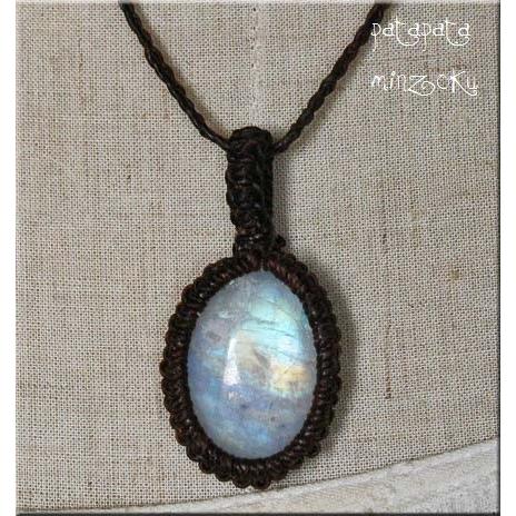 マダガスカルレインボームーンストーン　天然石　パワーストーン　ペンダントトップ マダガスカルレインボームーンストーン 天然石 パワーストーン