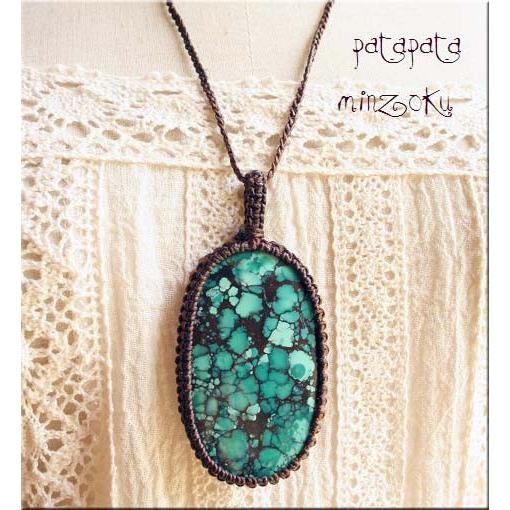 ターコイズ 空の精霊 ペンダントトップ マクラメ 石包み フレーム編み