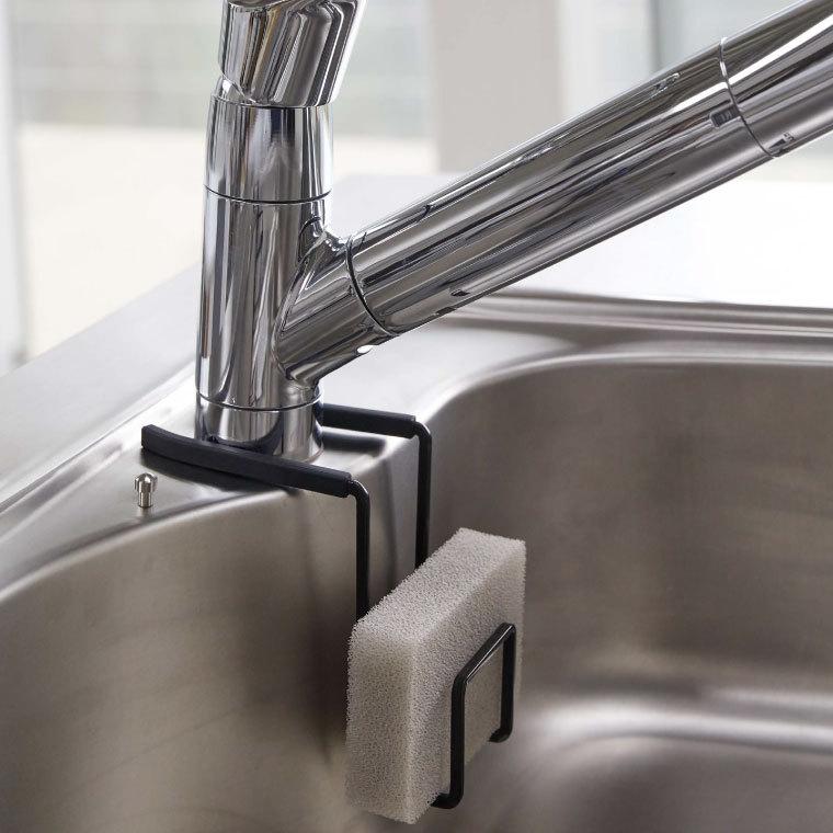 tower 山崎実業 蛇口にかけるスポンジホルダー タワー キッチン 公式 ホワイト/ブラック スポンジ置き スポンジラック タワシ置き 吊り下げ シンク収納 | tower | 05