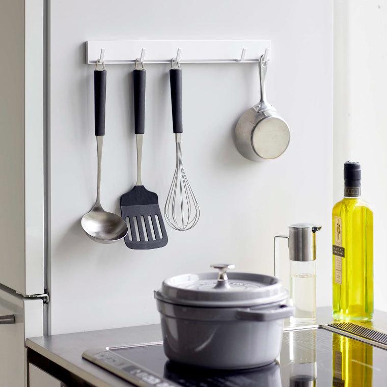 tower 山崎実業 マグネット可動式キッチンツールフック タワー キッチン 公式 ホワイト/ブラック 5022 5023 キッチン収納 磁石 | tower | 01
