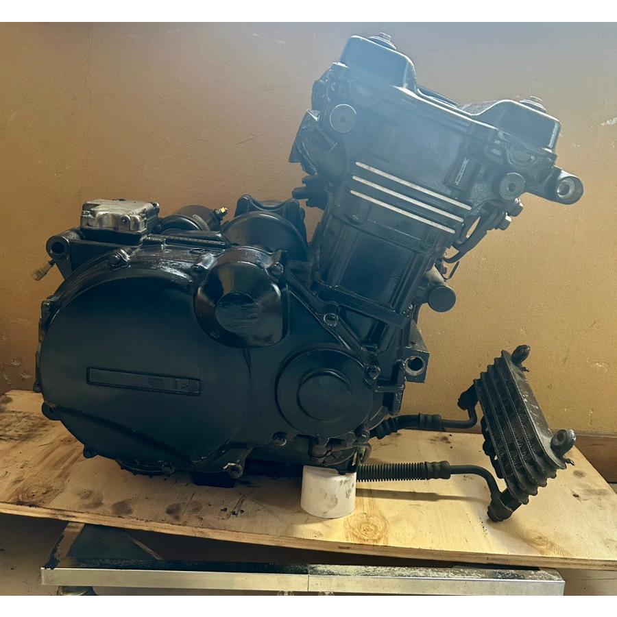 送料無料!!】[ZF 31030]カワサキ KAWASAKI GPZ750 ZX750G-000 エンジン