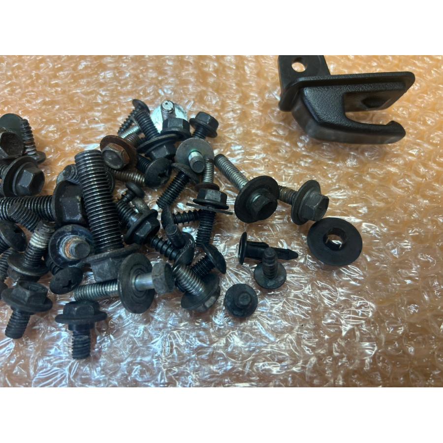 送料無料!!】[ABF 33327]@スズキ SUZUKI レッツ2 CA1PA-404 ネジ
