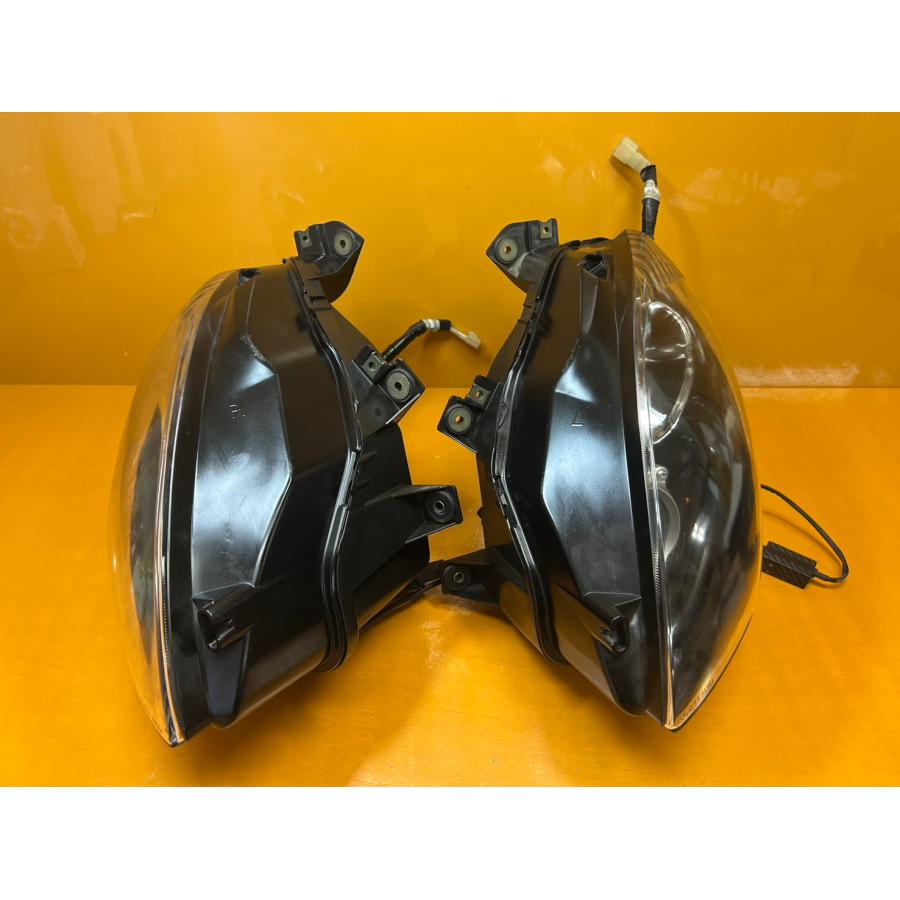 【送料無料!!】[ABN 34076]@ヤマハ YAMAHA マジェスティ250 SG20J-005 ヘッドライト 左右の画像