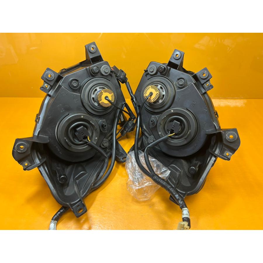 【送料無料!!】[ABN 34076]@ヤマハ YAMAHA マジェスティ250 SG20J-005 ヘッドライト 左右の画像