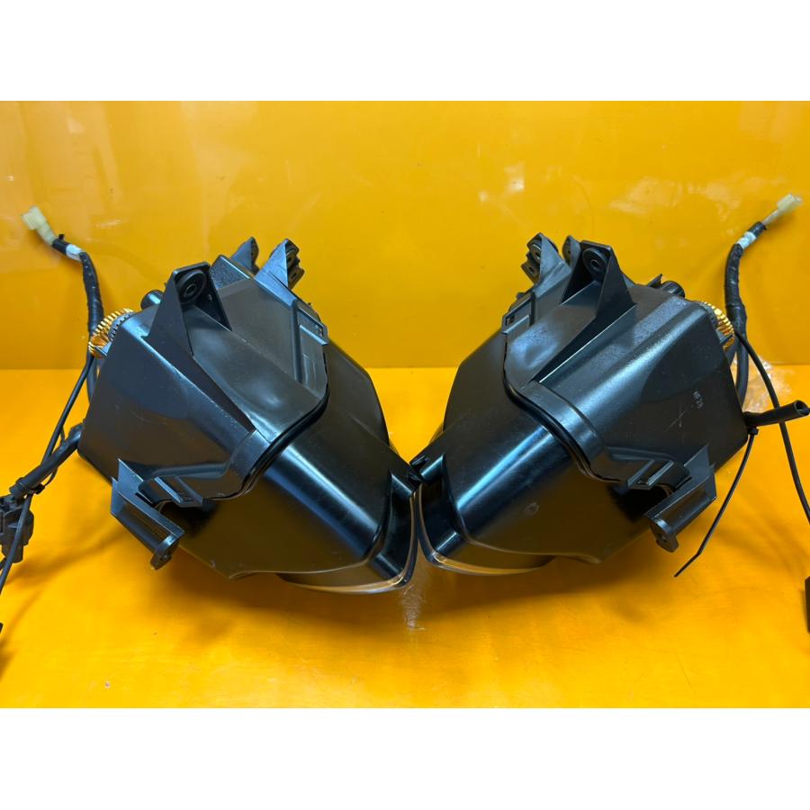 【送料無料!!】[ABN 34076]@ヤマハ YAMAHA マジェスティ250 SG20J-005 ヘッドライト 左右の画像
