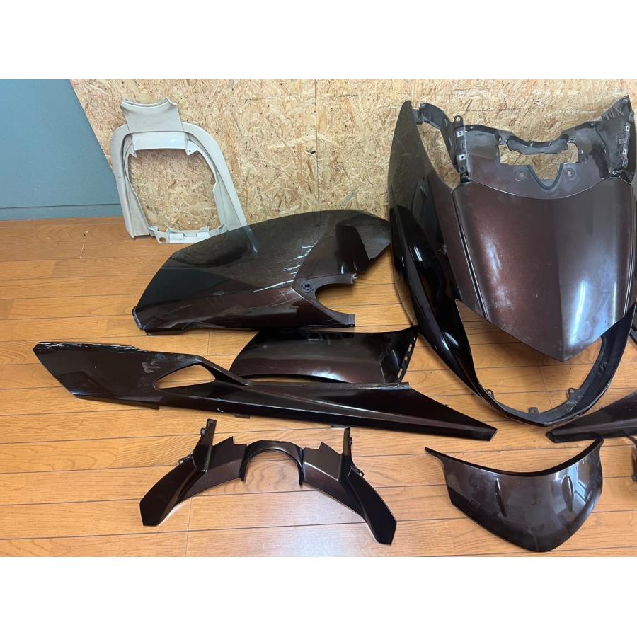 送料無料!!】[WC 57248]@ヤマハ YAMAHA マグザム250 SG21J-004 外装