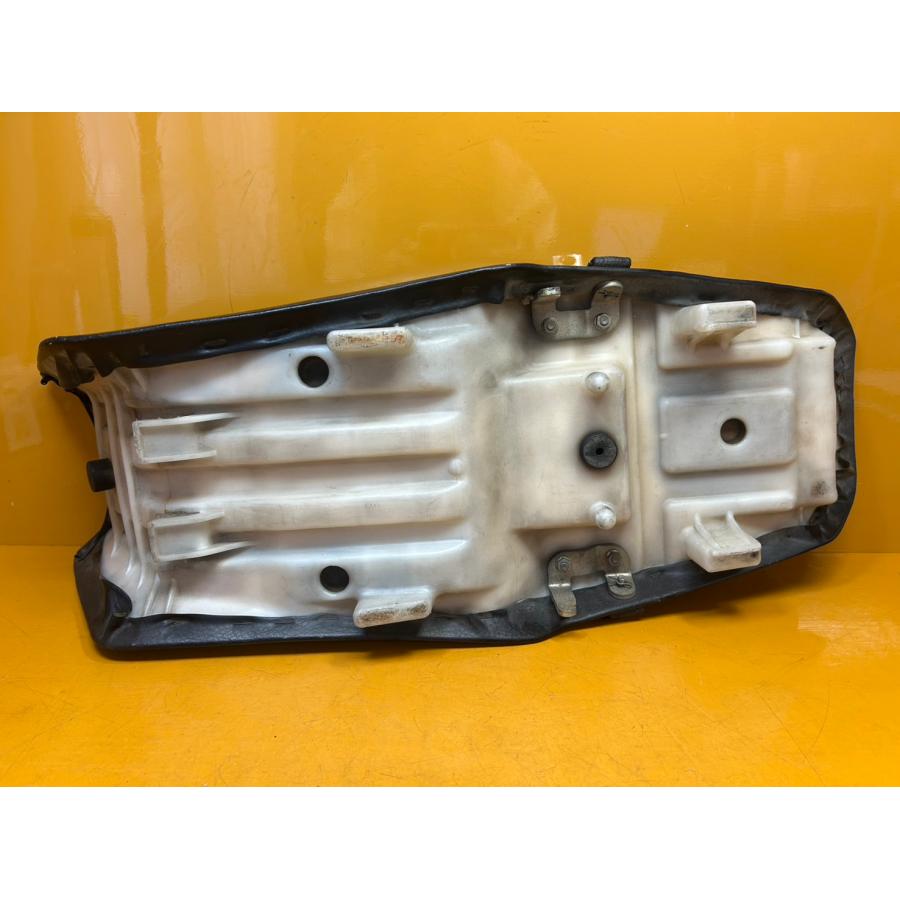 送料無料!!】75682 中古 YAMAHA ヤマハ FZ250 フェザー 1KG シート