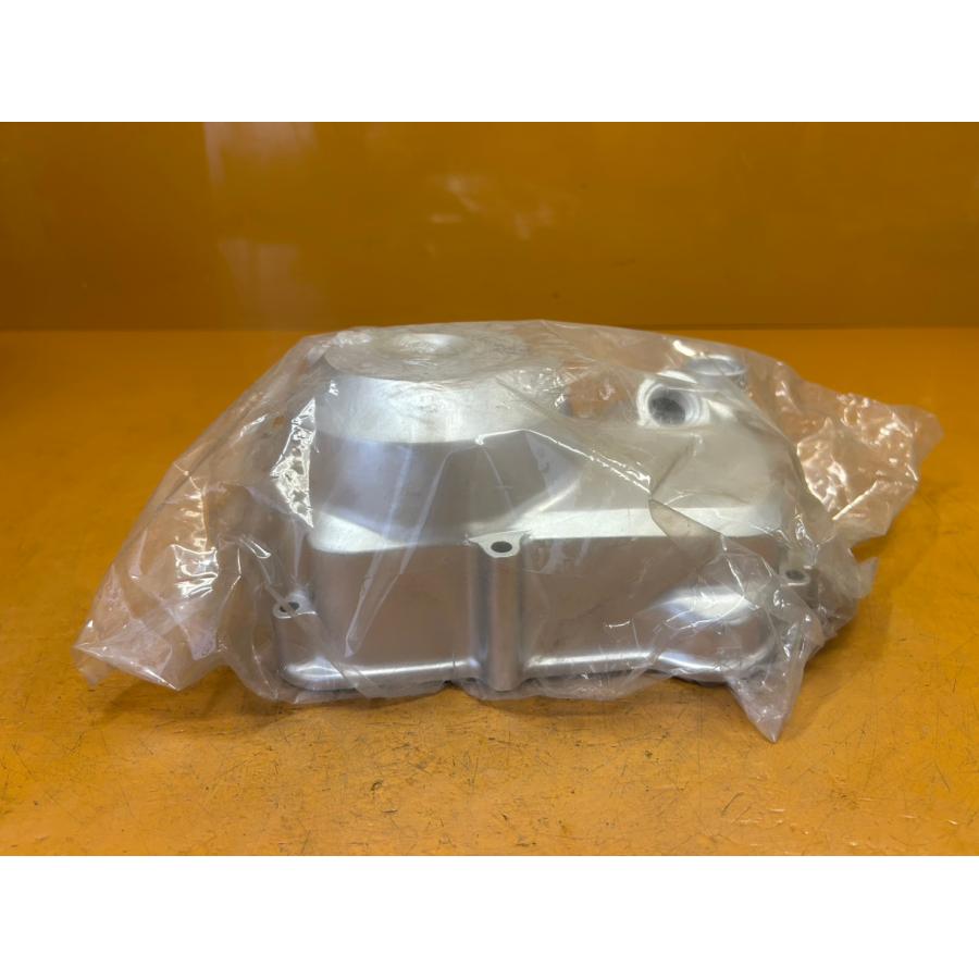 【送料無料!!】75824 新品 HONDA ホンダ スーパーカブ プレスカブ AA01 C50 クランクケース カバー 右 11330-GB4-680の画像