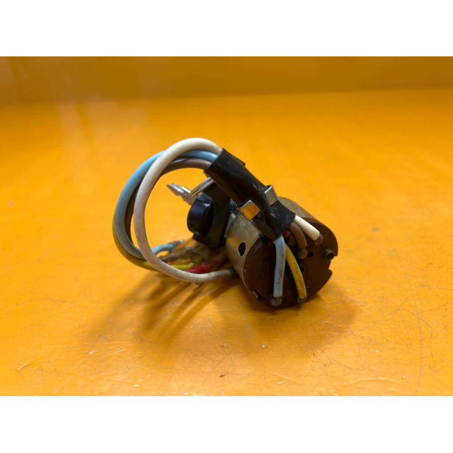 【送料無料!!】76087 新品 KAWASAKI カワサキ 27005-032 キーセット メイン スイッチ