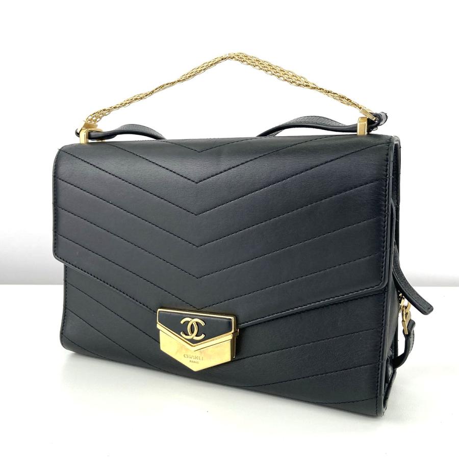 CHANEL（シャネル） シェブロン メダル フラップ バッグ Vステッチ 