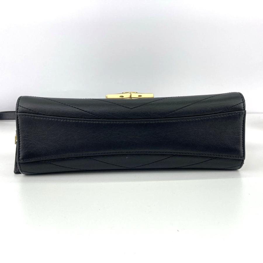CHANEL（シャネル） シェブロン メダル フラップ バッグ Vステッチ 