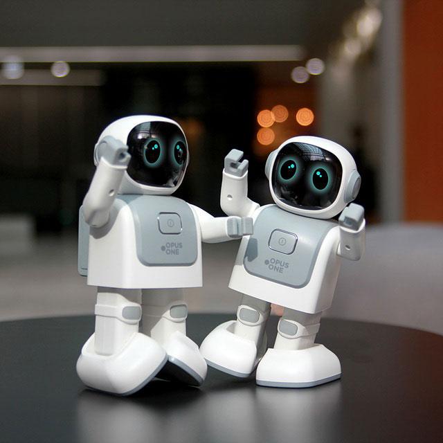 ロア・インターナショナル 踊る ロボット スピーカー XINGO シンゴ