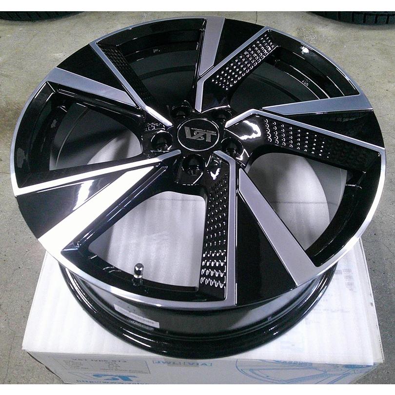 ICE ASIMMETRICO 18インチスタッドレスタイヤホイールセット新品4本