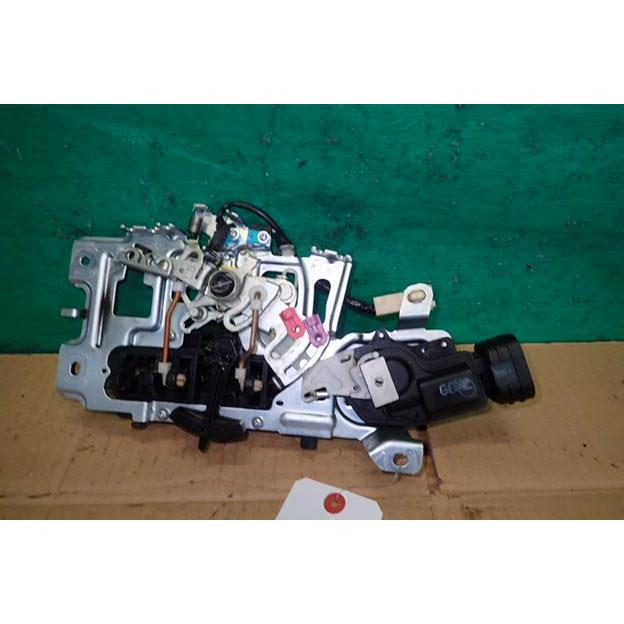 NOAH ノア ZRR70W 左リア 左R ドアロック アクチュエーター 69640