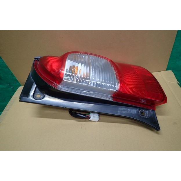 ダイハツ（DAIHATSU） エッセ L235S 右テールランプ TOKAIDENSO 20506R 