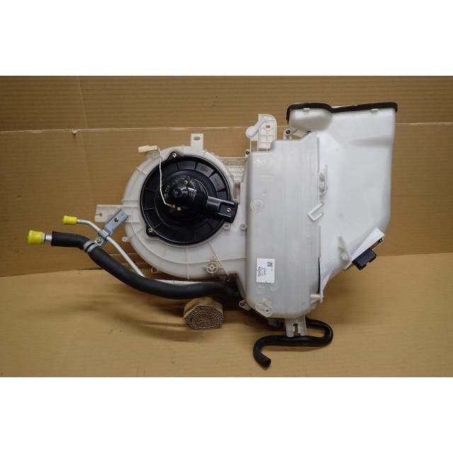トヨタ（TOYOTA） イプサム ACM21W リア エバポレーター 88500-44040