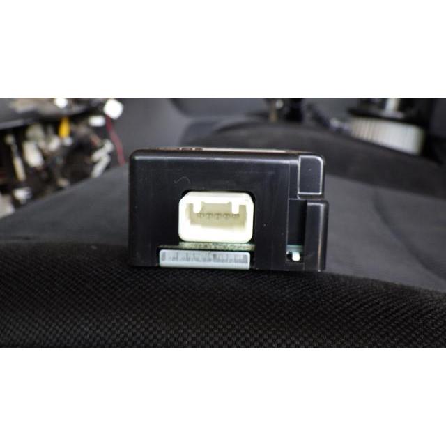 ヴォクシー DBA-ZRR70W キーレス CPU コンピューター デンソー 251300