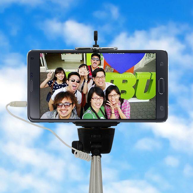 超人気！スマホ自撮り棒のイヤホンジャックに挿すだけでOK≪ワンタッチ