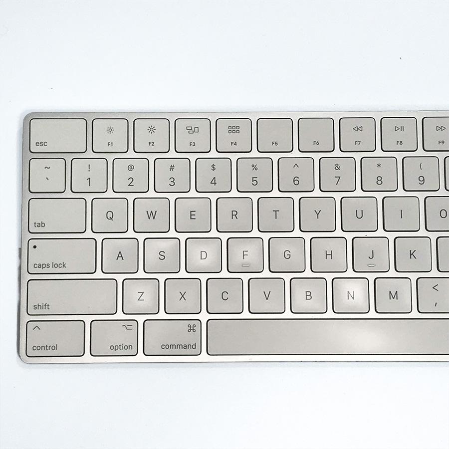 Apple 【純正品】 MagicKeyboard- 英語（US） テンキー付 と