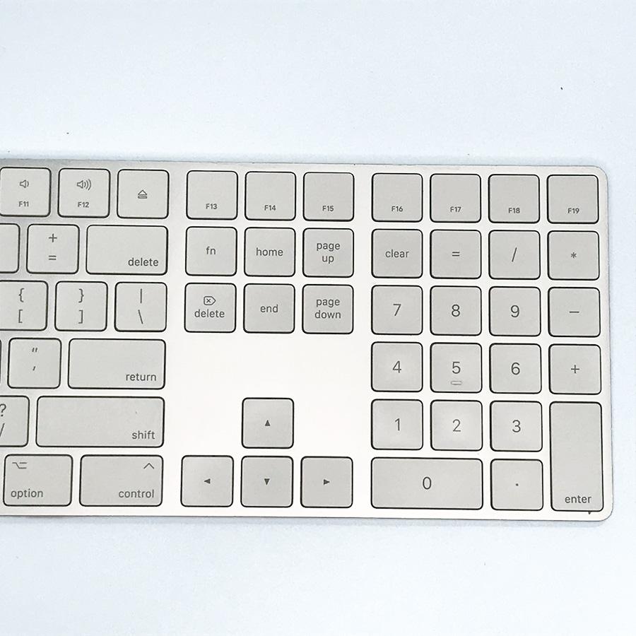 Apple 【純正品】 MagicKeyboard- 英語（US） テンキー付 と