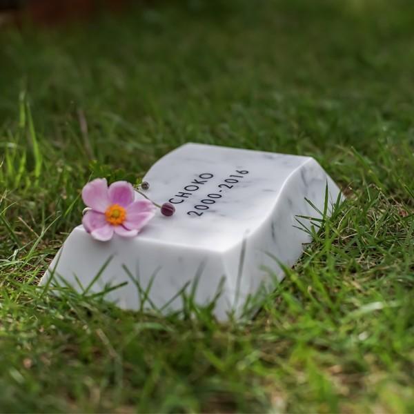 ペット墓石 Petcoti 波石 ホワイト M 墓石プレート お墓 庭 屋外 石版 ビアンコカラーラ 高級大理石 高級大理石