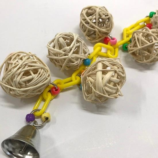 ラタンボールとプラスティックチェーンのおもちゃ（大）マンチボール