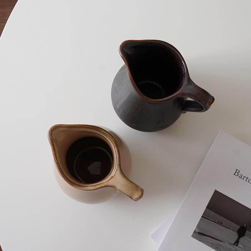 白倉えみ/ブラックフラワーベース 花瓶　ピッチャー　陶芸 Amazon.co.jp: YJFFQ 花瓶 陶器 フラワーベース グレー