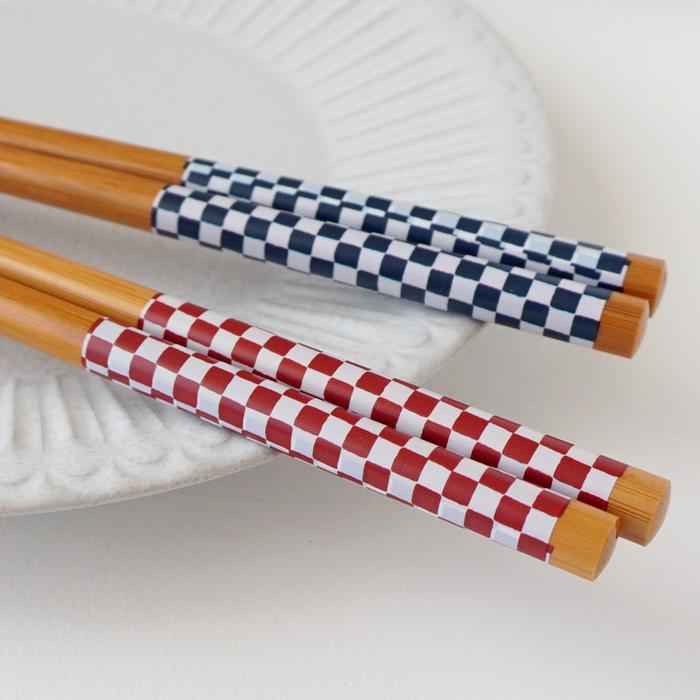 期間限定今なら送料無料 箸 おしゃれ 竹箸2p ドット 箸箱 カトラリー メール便対応 客用箸 カラフルカラー おしゃれでかわいいイラスト付 箸先にすべり止付 天然材 竹 Discoversvg Com